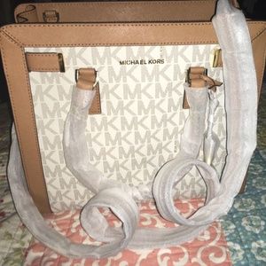 NWT-Micheal-Kors-Dillon-Large-Zip-Satchel-Leather